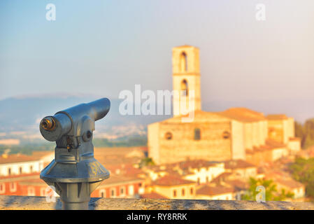 Telescopio turistica oculare. Viaggio destinazione turistica di ingrandimento orizzontale Foto Stock