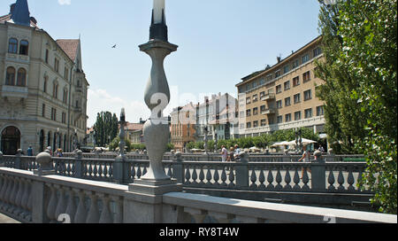 Triple Bridge (3 ponti) attraverso Ljubljanica, giornata di sole Foto Stock