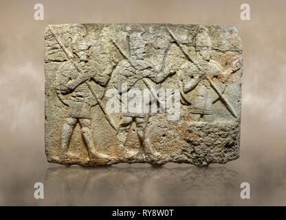 Foto di Hittite Rilievo monumentale scolpita in pietra orthostat pannello dalla Herald la parete. Basalto, Karkamıs, (Kargamıs), Karkemish (Karkemish), 900-70 Foto Stock