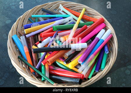 Cestino di feltro penne con punta Foto Stock