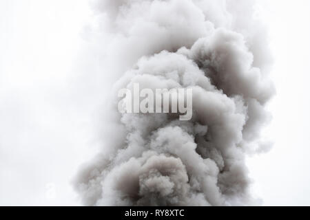 Il fumo inquinamento industriale di anidride carbonica in atmosfera da fabbriche di acciaio a Pechino in Cina. Foto Stock