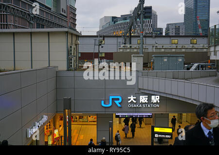 OSAKA, GIAPPONE -26 FEB 2019- Vista della stazione di Osaka, una stazione ferroviaria di Yodogawa-ku, Osaka, Giappone. Foto Stock