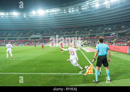 CHORZOW, Polonia - 11 ottobre 2018: Nazioni Football League Division un gruppo 3 corrisponde la Polonia Portogallo vs 2:3 . Piotr Zielinski kick palla dalla corne Foto Stock