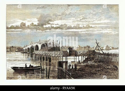 Blackfriars Ponte Vecchio durante la sua costruzione che mostra temporanea del ponte pedonale. Da una stampa del 1775 Londra Foto Stock