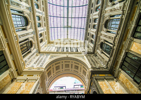 Napoli, Italia - Novembre 2018: Galleria Umberto I nella città di Napoli, Italia Foto Stock