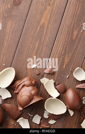 Composizione di pasqua con uova di cioccolato e bunny Foto Stock