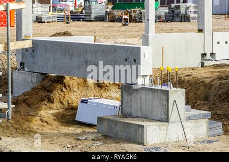 Costruzione di una fondazione in calcestruzzo per un nuovo edificio shop Foto Stock