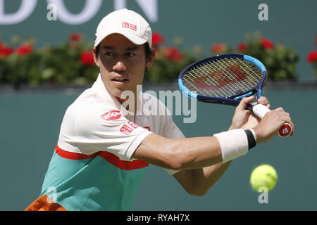 Indian Wells, California, Stati Uniti d'America. Xii Mar, 2019. KEI NISHIKORI del Giappone, restituisce la sfera a Hubert Hurkacz di Polonia durante gli uomini singles match di BNP Paribas Open Tennis Tournament. Hurkacz ha vinto 2-1. Credito: Ringo Chiu/ZUMA filo/Alamy Live News Foto Stock