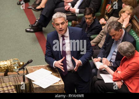 Londra, Gran Bretagna. Xii Mar, 2019. La Gran Bretagna è Segretario Brexit Stephen Barclay (C) è visto durante la trattativa Brexit votazione nella Camera dei Comuni di Londra, Gran Bretagna, il 12 marzo 2019. Il Primo Ministro inglese Theresa Maggio Brexit della trattativa è stata rifiutata nuovamente il martedì da MPs nella seconda votazione significativo in Parlamento dal gennaio, una crescente incertezza circa il modo in cui il paese dovrà lasciare l'Unione europea. Credit: UK europeo/Mark Duffy/Xinhua/Alamy Live News Foto Stock