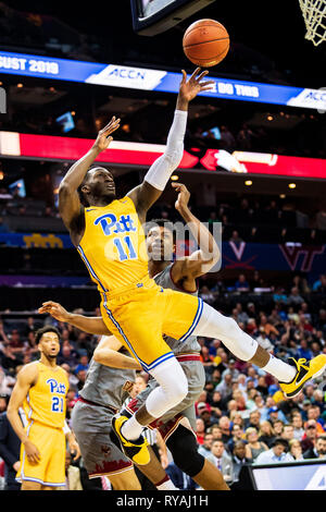 Charlotte, North Carolina, Stati Uniti d'America. 12 mar 2019. Pittsburgh Panthers guard Sidy N'Dir (11) durante l'ACC College Basketball partita del torneo tra il Pittsburgh Panthers e il Boston College Eagles al centro dello spettro martedì 12 marzo, 2019 a Charlotte, NC. Giacobbe Kupferman/CSM Credito: Cal Sport Media/Alamy Live News Foto Stock