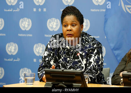 (190313) -- NAZIONI UNITE, 13 marzo 2019 (Xinhua) -- Presidente di Trinidad e Tobago Paula-Mae Weekes parla durante un briefing con la stampa su un evento ad alto livello sulle Donne al potere presso la sede delle Nazioni Unite a New York, 12 marzo 2019. Assemblea generale delle Nazioni Unite Presidente Maria Fernanda Espinosa Garces martedì ha messo in luce i vantaggi della partecipazione delle donne in politica, tra cui la stabilità economica e la promozione di leggi più eque. L'Assemblea Generale presidente ha ospitato un evento ad alto livello sulle Donne al potere Martedì, uno dei suoi importanti iniziative volte a promuovere la parità tra i sessi in quanto tenuto in ufficio. Foto Stock