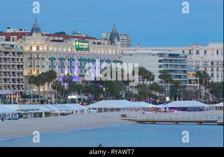 Cannes, Francia. 13 Mar, 2019. Cannes, Francia - 13 Marzo 2019: MIPIM - leader mondiale nel settore del mercato immobiliare, atmosfera, hotel Intecontinental, vista mare, Meer, | Utilizzo di credito in tutto il mondo: dpa/Alamy Live News Foto Stock