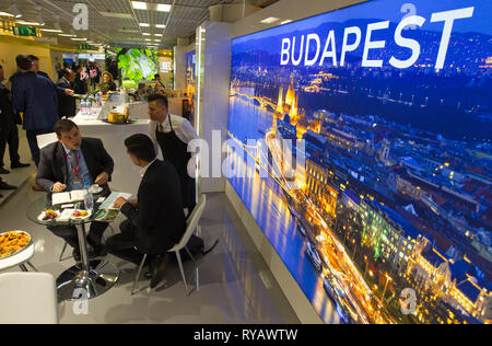 Cannes, Francia. 13 Mar, 2019. Cannes, Francia - 13 Marzo 2019: MIPIM - leader mondiale nel settore del mercato immobiliare, la città di Budapest Stand, Real Estate, immobilien, | Utilizzo di credito in tutto il mondo: dpa/Alamy Live News Foto Stock