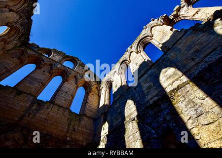 Il refettorio Rievaulx Abbey. Foto Stock