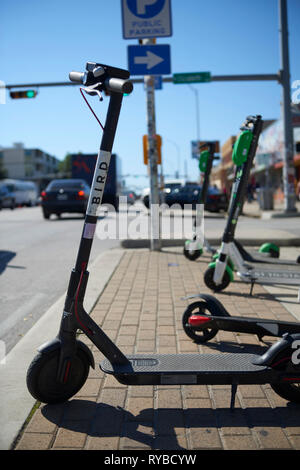 Elettrico e scooter a noleggio South Congress Avenue, Austin, Texas Foto Stock