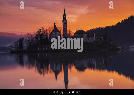 Lago di Bled e sulle Alpi Giulie. La Slovenia Foto Stock