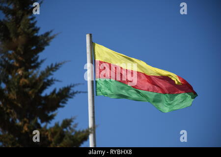 Flag comunemente utilizzate dell amministrazione autonoma del nord ed est della Siria (ROJAVA) Foto Stock