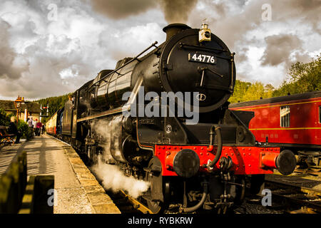 Classe Stanier 5 4-6-0 n. 44776 alla stazione Levisham sulla North Yorkshire Moors Steam Railway Foto Stock