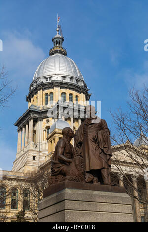 Statua di State Capitol Building in background. Springfield, Illinois, Stati Uniti d'America. Foto Stock