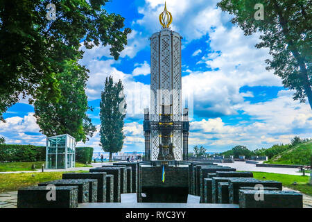 Kiev Park della gloria eterna Holodomor un genocidio monumento Vista frontale Foto Stock