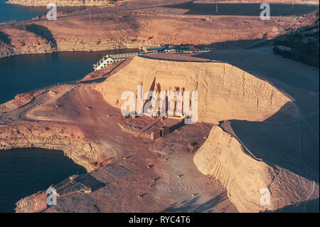 Il Grande Tempio di Ramses II ad Abu Simbel dal di sopra, Egitto Foto Stock