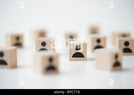 Gruppo del cubo di legno blocco con icona di persone Foto Stock