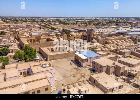 Khiva Città Vecchia Cityscape Viewpoint di Mohammed Amin Khan e Kutlug Murad Inak Madrasa Foto Stock