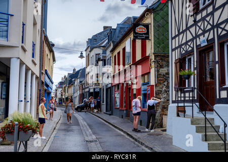 Scena di strada in Saint-Valery-sur-Somme, Francia Foto Stock