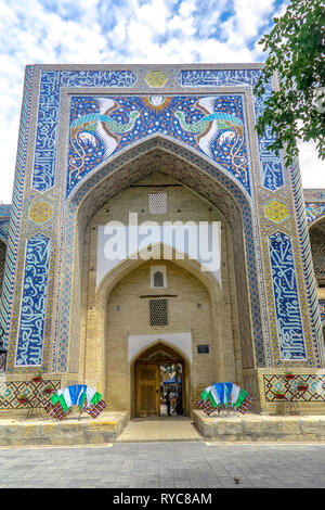 Bukhara Città Vecchia Nadir Divanbegi Madrasa cancello principale entrata Iwan Viewpoint Foto Stock