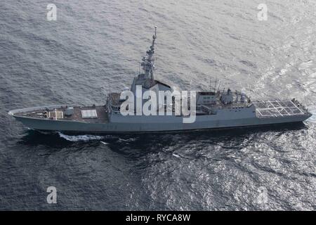 La marina spagnola Alvaro de Bazan-class frigate ESP Mendez Nunez partecipa a un sistema integrato di live-fire esercizio al fianco degli Stati Uniti Navy Febbraio 22, 2019 nell'Oceano Atlantico. Foto Stock