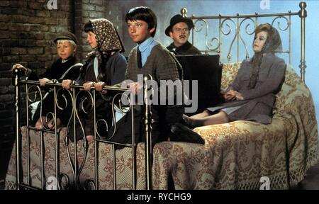 ROY SNART, CINDY ÒCALLAGHAN, IAN WEIGHILL, DAVID TOMLINSON,ANGELA LANSBURY, BEDKNOBS E BROOMSTICKS, 1971 Foto Stock