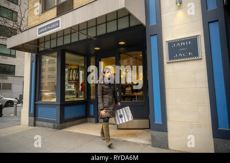 I clienti al Janie e Jack store nella Upper East Side di New York di Domenica, 3 marzo 2019. Gap Inc. è di acquistare la Janie e jack di moda infantile business, compresi i contratti di locazione del negozio e l'e-commerce per 25 milioni di dollari sotto forma di bancarotta Gymboree. (Â© Richard B. Levine) Foto Stock