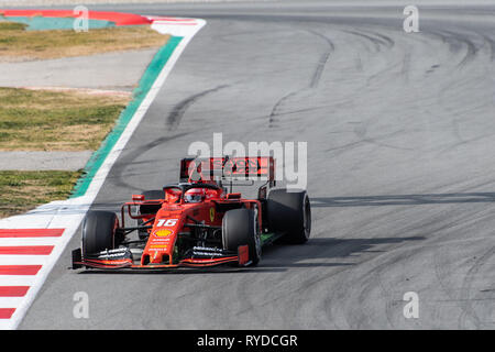 Barcellona, Spagna. 19 febbraio 2019- Charles Leclerc da Monaco con 16 della Scuderia Ferrari SF90 guida su pista durante la F1 2019 Test al Circuito de Foto Stock
