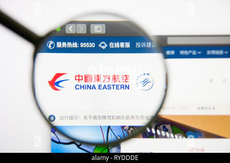 Los Angeles, California, Stati Uniti d'America - 14 Febbraio 2019: China Eastern Airlines website homepage. China Eastern Airlines logo visibile sullo schermo. Foto Stock