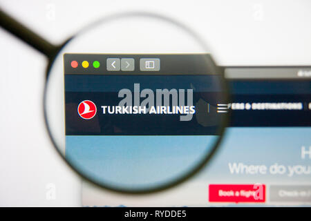 Los Angeles, California, Stati Uniti d'America - 14 Febbraio 2019: Turkish Airlines website homepage. La Turkish Airlines logo visibile sullo schermo. Foto Stock