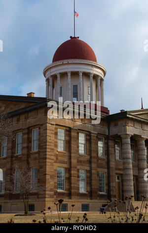 Esterno del vecchio palazzo Capitol su una mattina di primavera. Springfield, Illinois, Stati Uniti d'America. Foto Stock