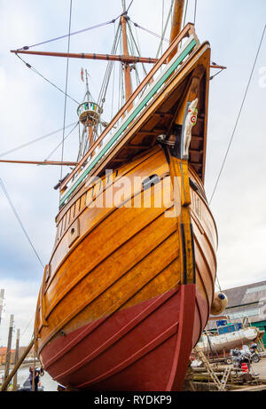 Matteo replica della nave utilizzata da John Cabot di navigare a Terranova in 1497 in bacino di carenaggio di Underfall Yard Bristol REGNO UNITO Foto Stock