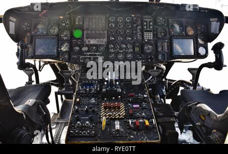 Il cockpit di un Marine Corps Sikorsky CH-53E Super Stallion elicottero. Foto Stock