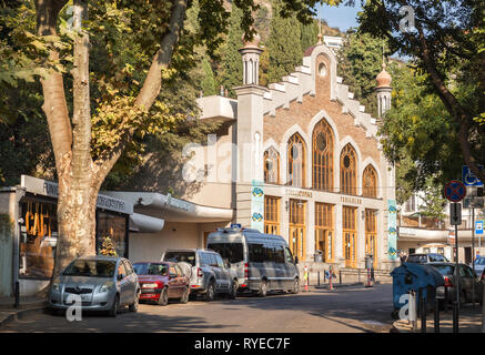 TBILISI, GEORGIA - Ottobre 02, 2018: Mtatsminda Funicolare stazione inferiore edificio Foto Stock