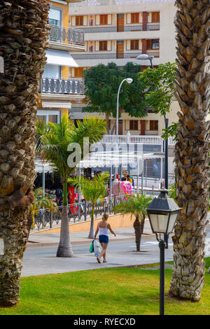 Area dello Shopping a Los Cristianos, di Los Cristianos, Tenerife, Isole Canarie, Spagna, Oceano Atlantico, Europa Foto Stock