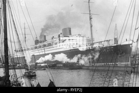 Trasporti / trasporto, navigazione, piroscafo, TS Bremen, Norddeutscher Lloyd, vista esterna, prima della eseguito per il viaggio inaugurale, Columbuskaje, Bremerhaven, 16.7.1929, Additional-Rights-Clearance-Info-Not-Available Foto Stock