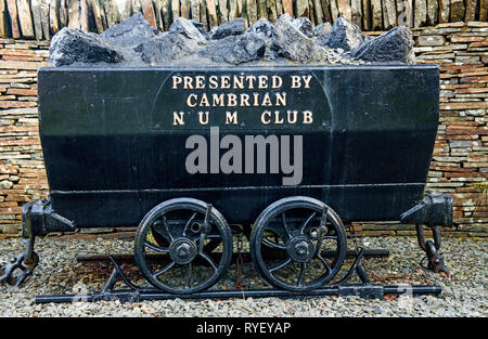 Una dram di carbone o il carrello in corrispondenza del sito del Cambriano catastrofe mineraria in Clydach Vale nel Rhondda Fawr Valley, Galles del Sud Foto Stock