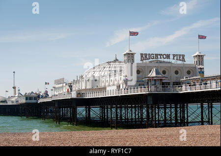 Brighton Palace Pier nella città costiera di Brighton, Sussex, Inghilterra. Foto Stock