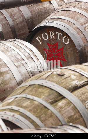 Vista dettagliata del vecchio vino in legno di rovere in Portogallo Foto Stock