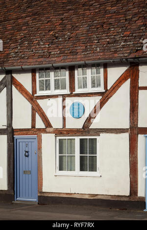 Un cottage in Crowmarsh Gifford con un Oxfordshire targa blu commemorando Jethro Tull, inventore del cavallo-disegnato una seminatrice. Foto Stock