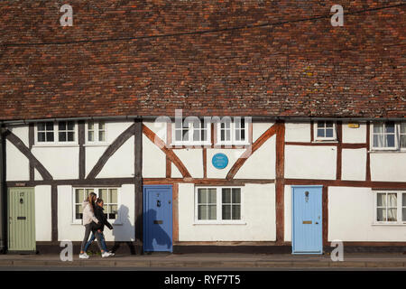 Un cottage in Crowmarsh Gifford con un Oxfordshire targa blu commemorando Jethro Tull, inventore del cavallo-disegnato una seminatrice. Foto Stock