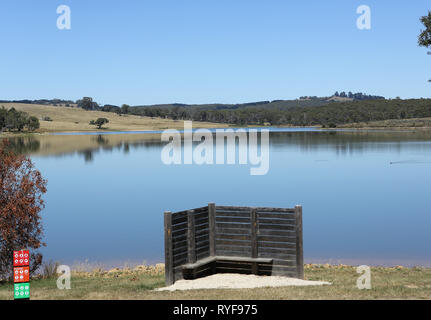 Il Lauriston serbatoio, Kyneton, Victoria, Australia, fornisce la maggior parte delle acque per la zona. Un luogo famoso per la pesca, avente un picnic o barbecue. Foto Stock
