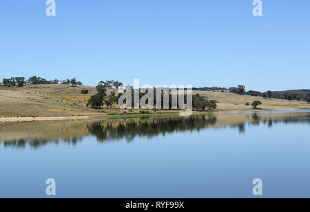 Il Lauriston serbatoio, Kyneton, Victoria, Australia, fornisce la maggior parte delle acque per la zona. Un luogo famoso per la pesca, avente un picnic o barbecue. Foto Stock