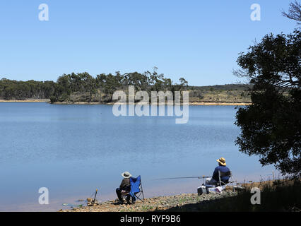 Il Lauriston serbatoio, Kyneton, Victoria, Australia, fornisce la maggior parte delle acque per la zona. Un luogo famoso per la pesca, avente un picnic o barbecue. Foto Stock