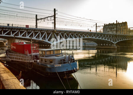 Fiume Saone, un affluente del fiume Rodano vicino alla confluenza. Lione Foto Stock